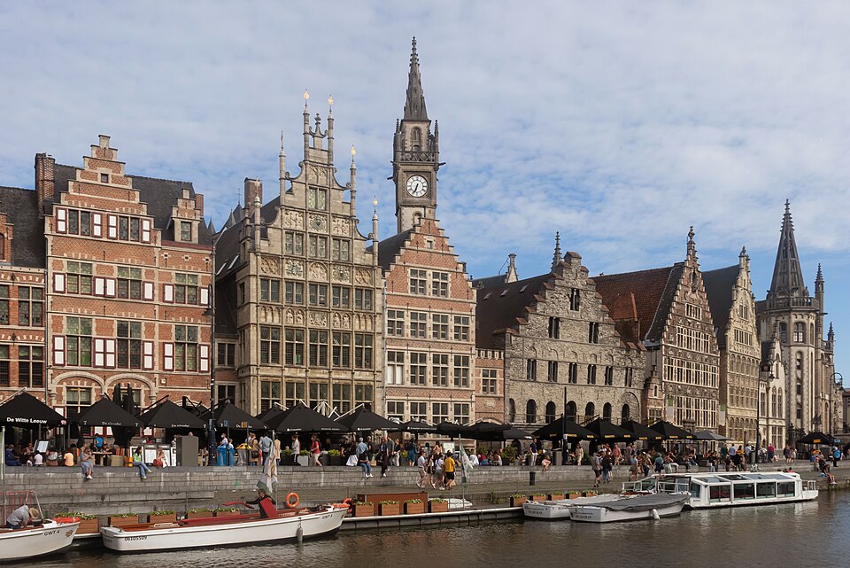 Gent, de Graslei vanaf de Korenlei met oeg24758tm61+25159 IMG 0447 2021-08-13 18.37